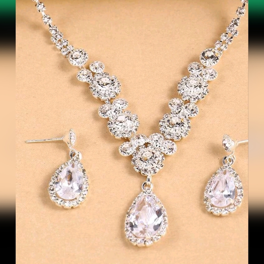 Silver Rhinestone Necklace Set - Picture 2 of 3
